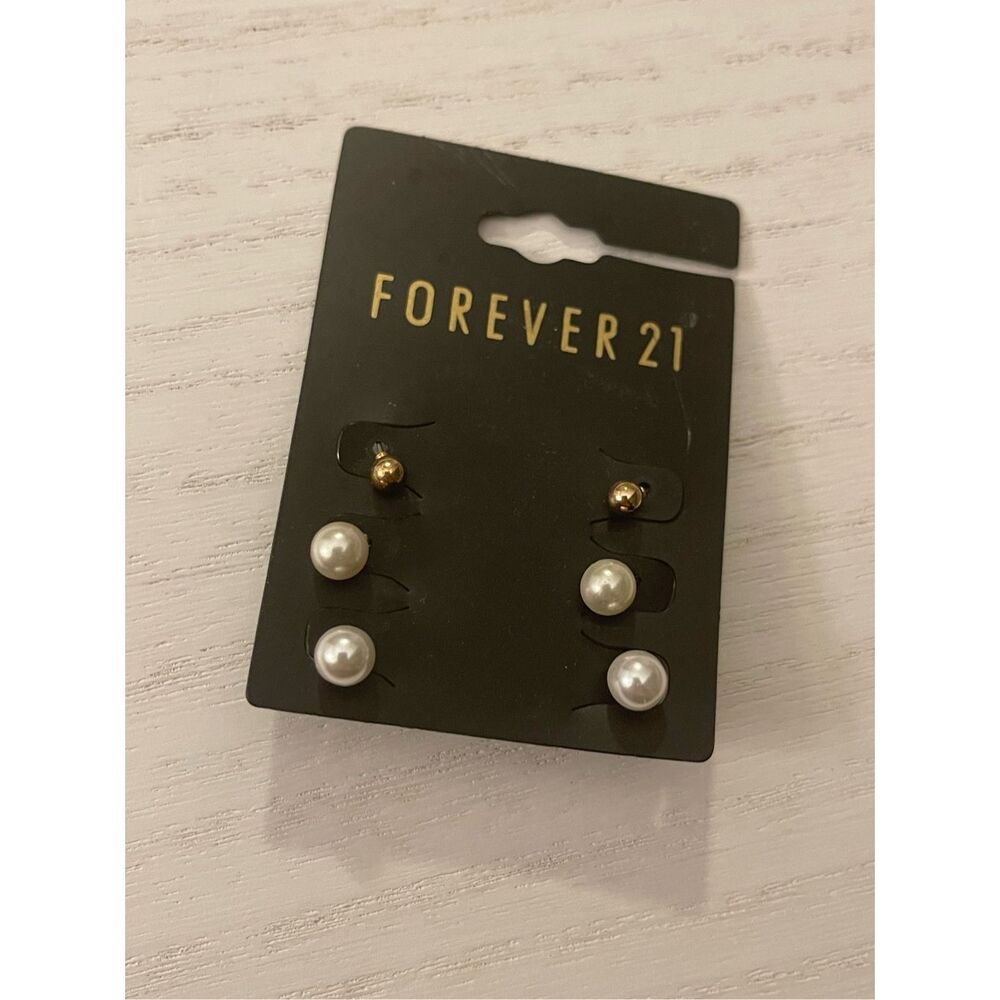 Forever 21 Womens Faux Pearl and Gold Stud Earrings 3 Pair